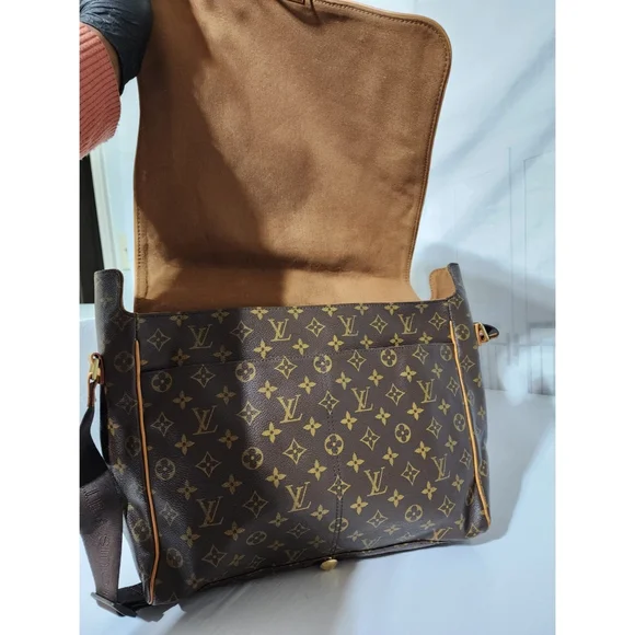Louis Vuitton LV Monogram Abbesses Messenger Bag Brown - Picture 13 of 15
